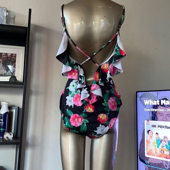 Ekouaer Onepiece black ruffled floral swimsuit Adj straps crisscross back Lined - Picture 3 of 9